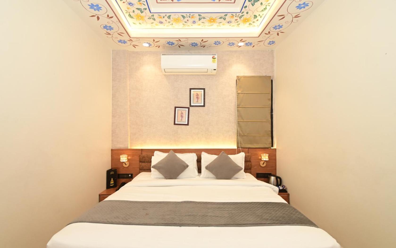 Hotel RR 62 Jaipur Buitenkant foto